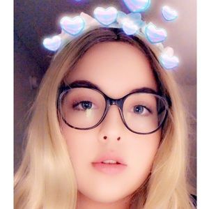 Meet your Posher, Adena